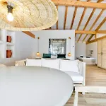 &tales Collection - With Service And Breakfast