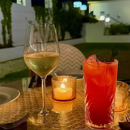 &tales Collection - With Service And Breakfast